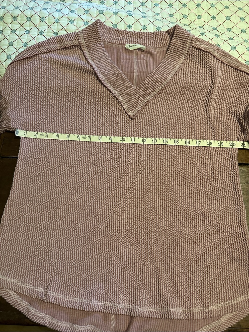 New In Boho Waffle Knit V-Neck Lantern Sleeve Sweater - Mauve, Size S - Picture 9 of 13